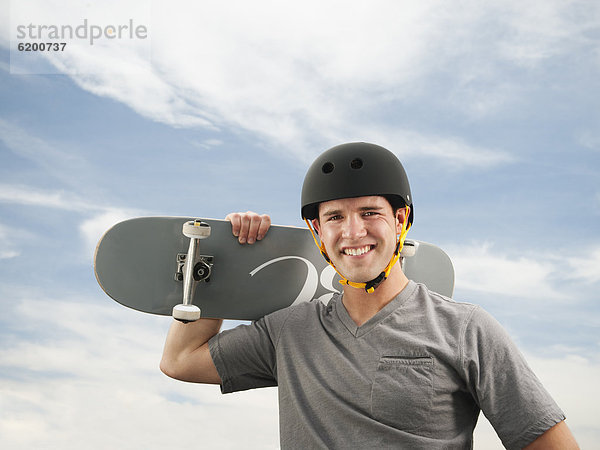 Europäer  Mann  halten  Skateboard