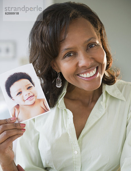 Frau  Fotografie  halten  schwarz  Baby