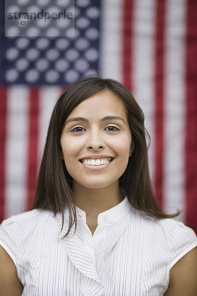 nahe  stehend  Frau  Hispanier  Fahne  amerikanisch