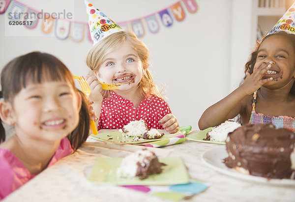 Fröhlichkeit  Party  Geburtstag  Kuchen  Mädchen