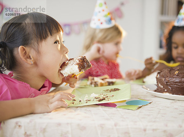 Fröhlichkeit  Party  Geburtstag  Kuchen  Mädchen