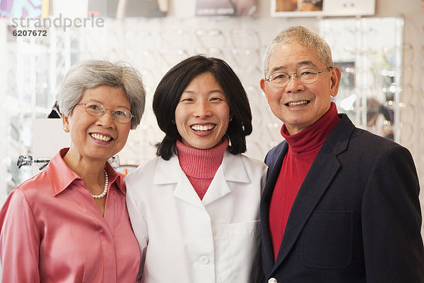 stehend  Kunde  südkoreanisch  Optiker