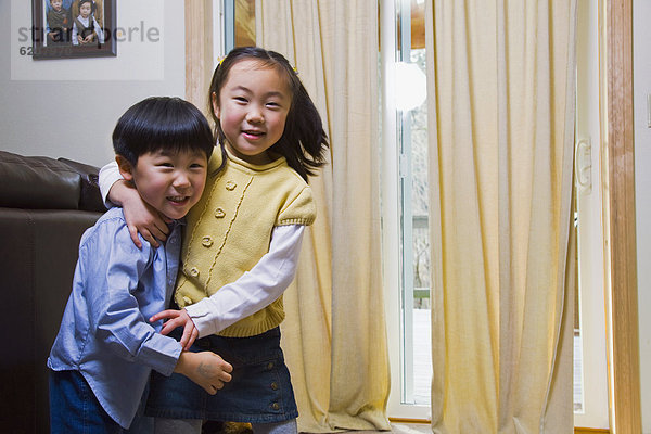 umarmen  Bruder  Schwester  südkoreanisch