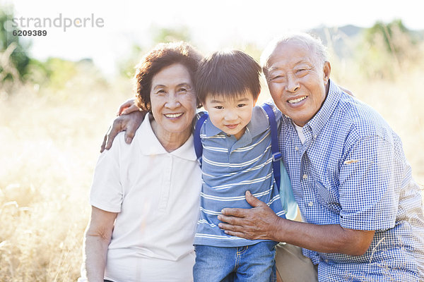 chinesisch  Großeltern  Enkelsohn  Feld