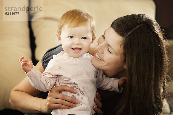 Europäer  lächeln  Tochter  Mutter - Mensch  Baby