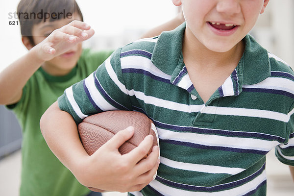 Junge - Person Football spielen