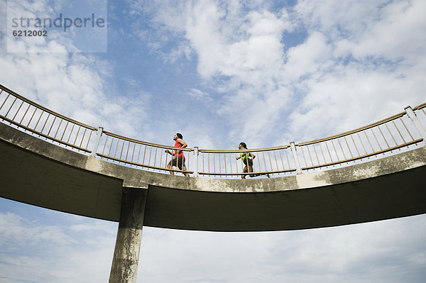 rennen  Brücke