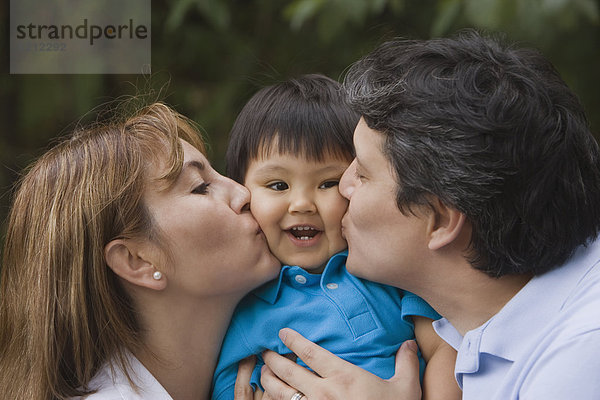 Junge - Person  küssen  Menschliche Eltern  Hispanier  Baby