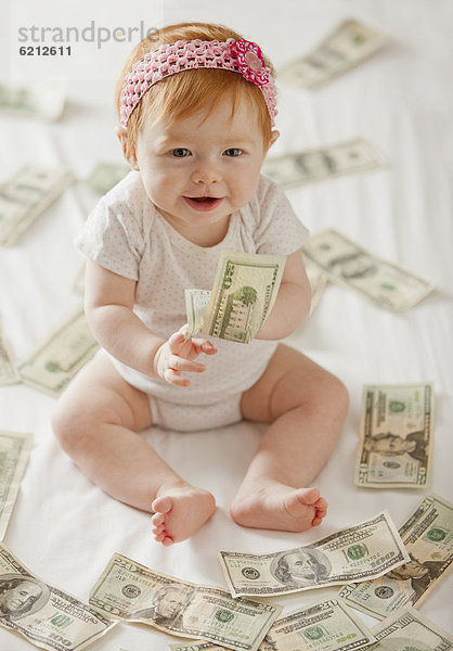 Europäer Dollar Rechnung 20 Mädchen Baby spielen