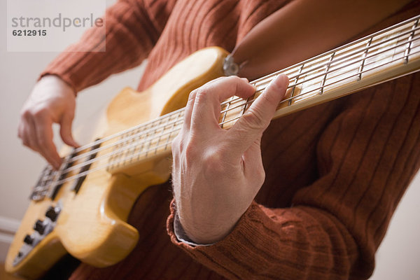 Mann  Gitarre  Chillipulver  Chilli  spielen