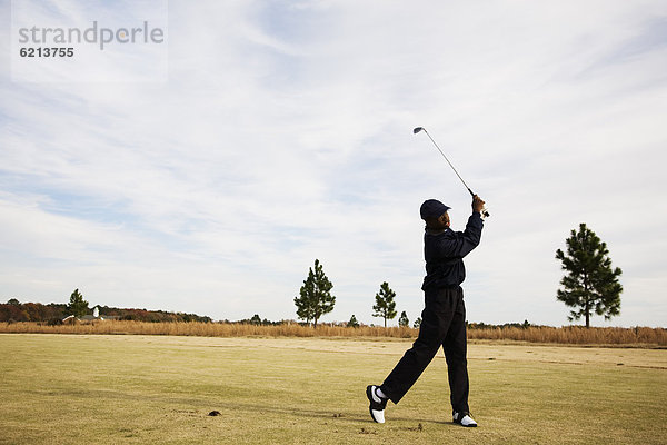 schaukeln  schaukelnd  schaukelt  schwingen  schwingt schwingend  Junge - Person  Golfsport  Golf  Verein