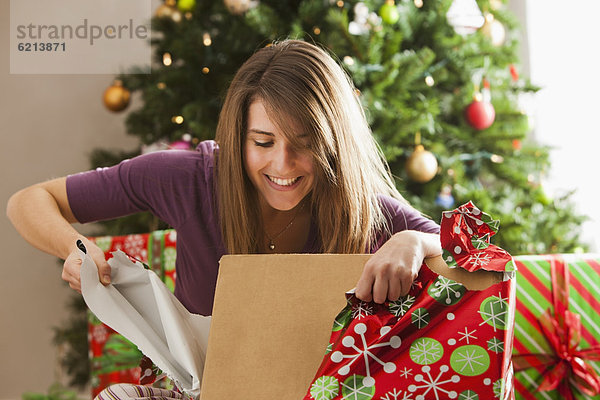 aufmachen Europäer Frau Weihnachtsgeschenk