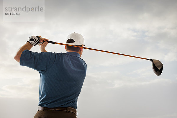 schaukeln  schaukelnd  schaukelt  schwingen  schwingt schwingend  Europäer  Golfspieler  Golfsport  Golf  Verein