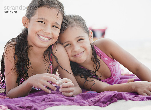 Entspannung  Strand  Schwester  Handtuch  Hispanier