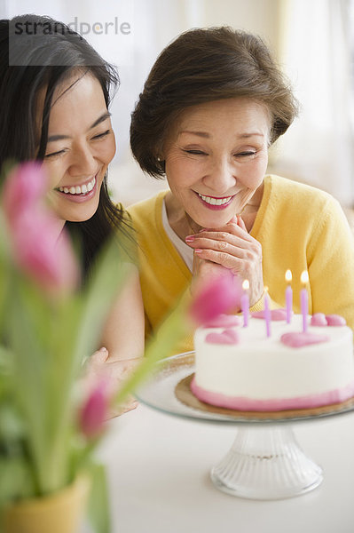 sehen  Geburtstag  Kuchen  Tochter  Mutter - Mensch  japanisch