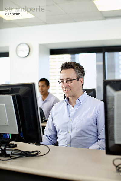 Computer  Geschäftsmann  arbeiten  Büro