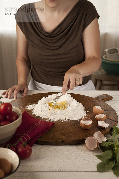 Frau  Vorbereitung  Pasta  Nudel  Teig