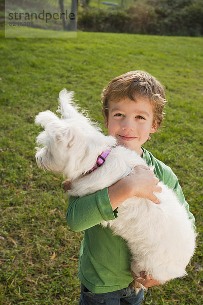 Junge - Person  klein  halten  Hund  mischen  Mixed