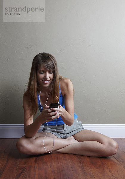 Frau  zuhören  Spiel  mischen  MP3-Player  MP3 Spieler  MP3 Player  MP3-Spieler  Mixed
