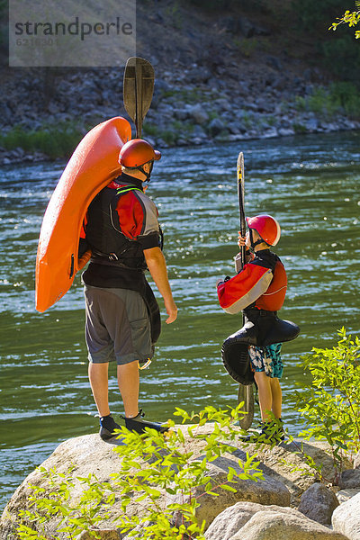 nahe Europäer Menschlicher Vater Fluss Kajak