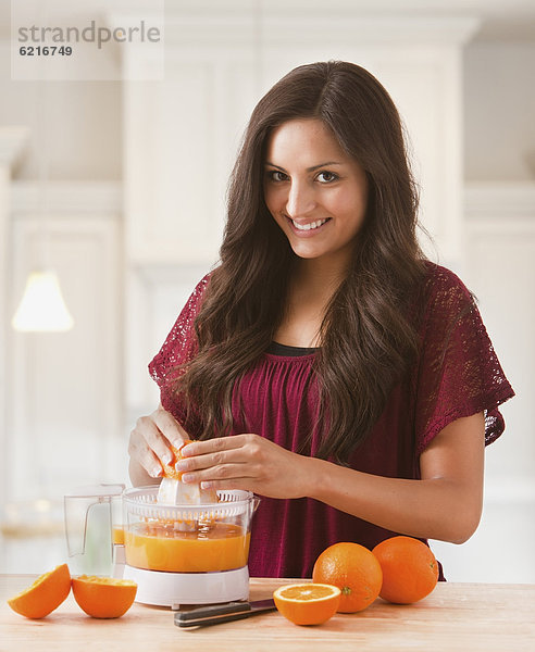 Frau  Frische  Produktion  mischen  Saft  Mixed