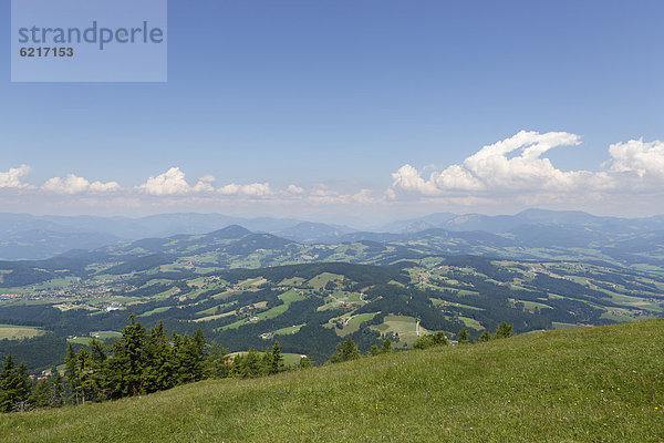 Blick vom Schöckl-Westgipfel bei Sankt Radegund bei Graz  Grazer Bergland  Steiermark  Österreich  Europa