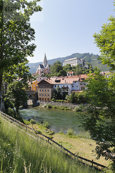 Murau mit Schloss Obermurau und Matthäuskirche  Fluss Mur  Steiermark  Österreich  Europa  ÖffentlicherGrund