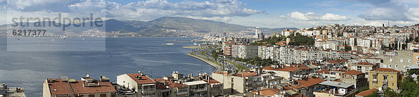 Stadtansicht mit Hafen  Panorama  Izmir  Türkei  Asien