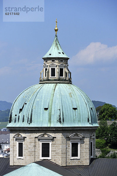 Domkuppel des Salzburger Doms von der Festungsgasse aus gesehen  Salzburg  Bundesland Salzburg  Österreich  Europa