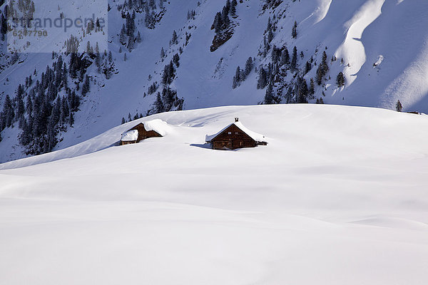 Verschneite Berghütte  Zillertal  Tirol  Österreich  Europa