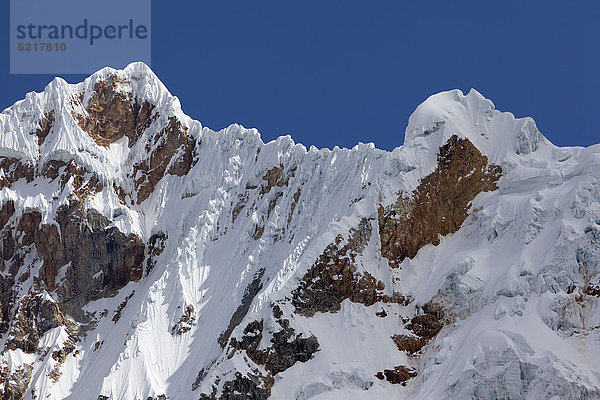 Vergletscherter Gipfelgrat  Cordillera Huayhuash  Anden  Peru  Südamerika