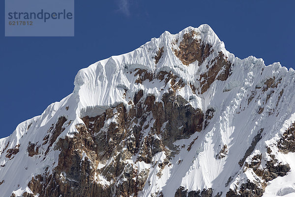 Vergletscherter Gipfel  Cordillera Huayhuash  Anden  Peru  Südamerika