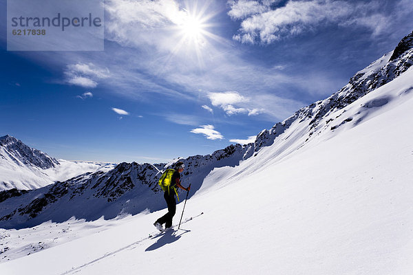 Skitourengeherin im Kühtai  Tirol  Österreich  Europa