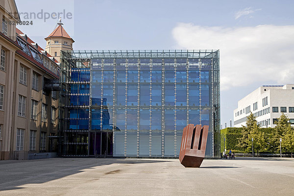 Modernes Gebäude des ZKM  Zentrum für Kunst und Medientechnologie  in Karlsruhe  Baden-Württemberg  Deutschland  Europa