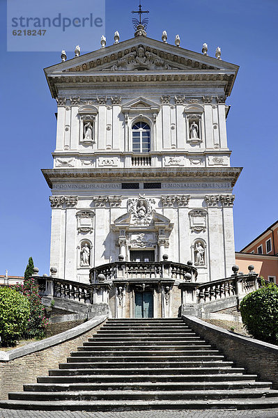 Klosterkirche Santi Domenico e Sisto  Fassade und Treppenaufgang von Vincenzo della Greca  Angelicum  Rom  Latium  Italien  Europa