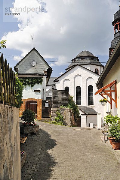Katholische Pfarrkirche St. Clement  Trechtingshausen  Unesco Weltkulturerbe Oberes Mittelrheintal  Rheinland-Pfalz  Deutschland  Europa