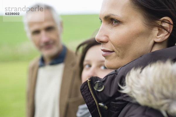 Nahaufnahme einer Frau mit ihrer Familie