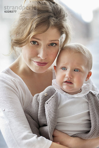 Porträt einer Frau mit ihrer Tochter