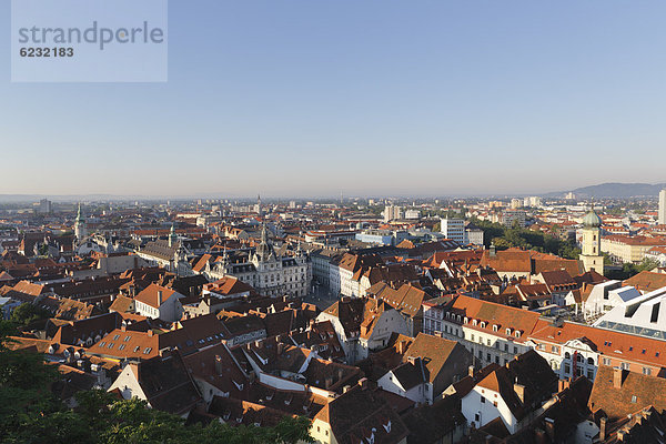 Blick vom Schlossberg über Hauptplatz mit Rathaus  Graz  Steiermark  Österreich  Europa  ÖffentlicherGrund