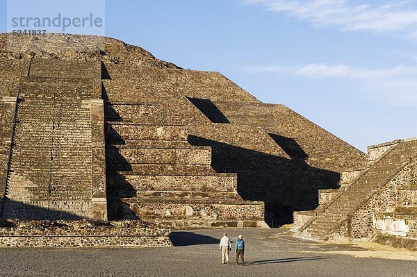 pyramidenförmig  Pyramide  Pyramiden  Tourist  Nordamerika  Mond  Mexiko  UNESCO-Welterbe  Pyramide  Teotihuacan