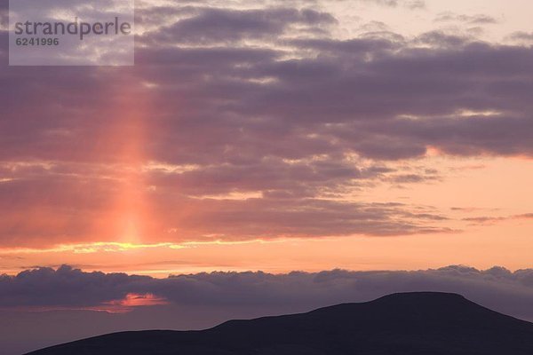 Europa  Berg  Morgen  Großbritannien  Glut  Himmel  über  Sonnenaufgang  früh  Brecon Beacons National Park  Powys  Wales