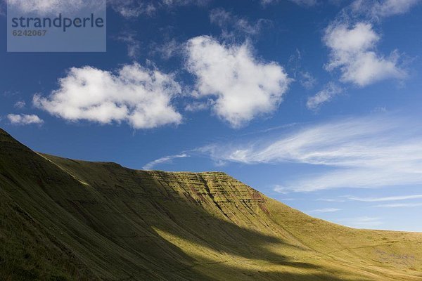 Europa  Berg  Großbritannien  Leuchtturm  Seitenansicht  Brecon Beacons National Park  Powys  steil  Wales