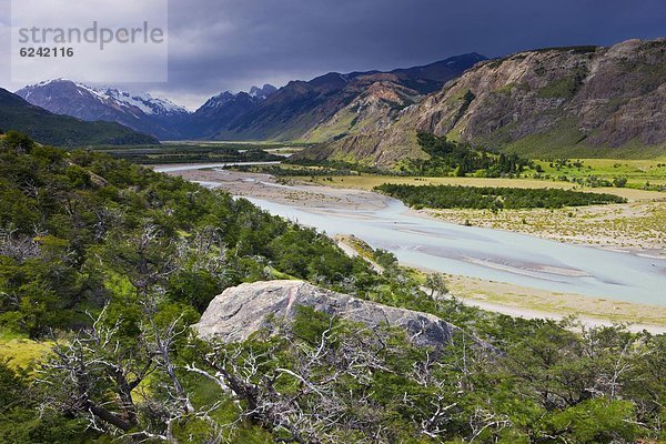Tal  Fluss  Geflochtener Zopf  Argentinien  Patagonien  Südamerika