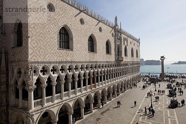 Europa  Balkon  Quadrat  Quadrate  quadratisch  quadratisches  quadratischer  UNESCO-Welterbe  Venetien  Basilika  Italien  Venedig