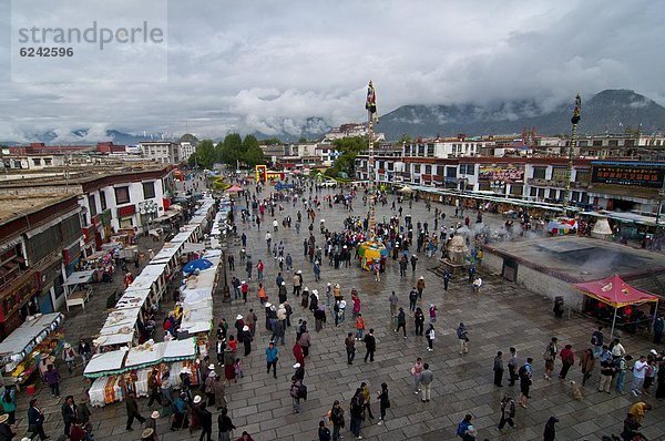 Quadrat  Quadrate  quadratisch  quadratisches  quadratischer  Entdeckung  öffentlicher Ort  China  Jokhang Tempel  Asien  Lhasa  Tibet