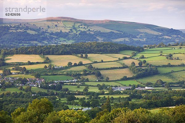 rollen  Europa  Großbritannien  Agrarland  Leuchtturm  Wohnsiedlung  Powys  Wales