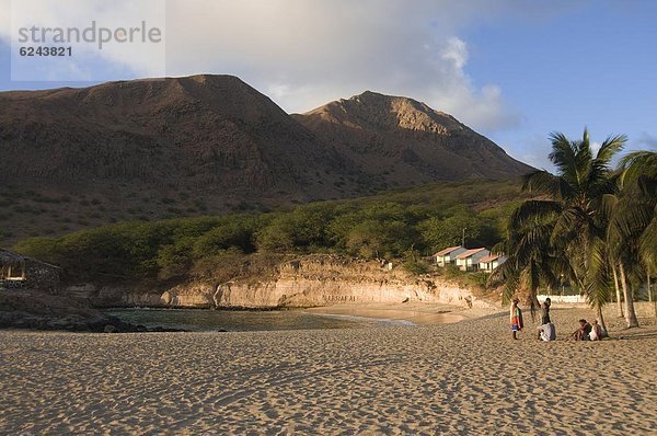 Mann  Strand  Sand  jung  Nachmittag  Atlantischer Ozean  Atlantik  Afrika