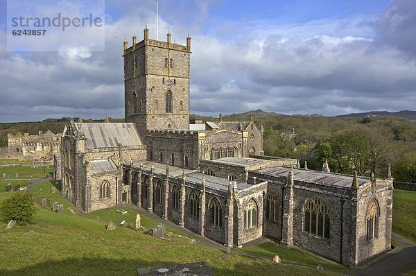 Europa  Außenaufnahme  Sonnenstrahl  Großbritannien  Kathedrale  Wales