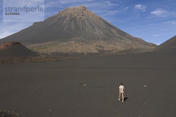 Mann  gehen  Vulkan  Afrika