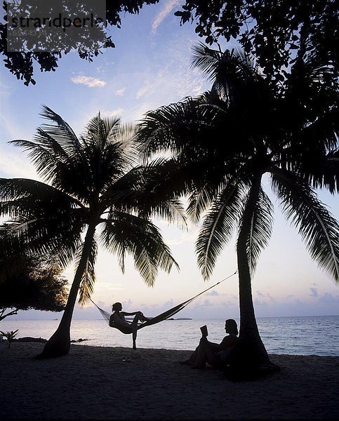 Entspannung Strand Sonnenuntergang Malediven Asien Indischer Ozean Indik